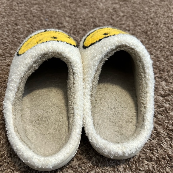 slippers - Picture 3 of 3